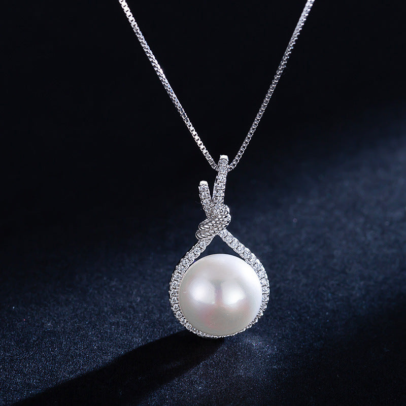 Natural Shell Pearls Pendant Necklace