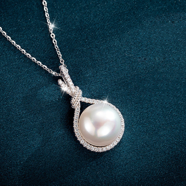 Natural Shell Pearls Pendant Necklace